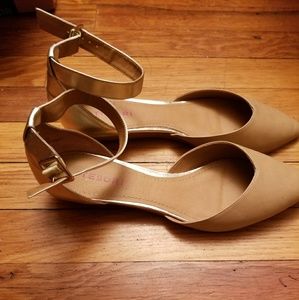 Tesori flat with ankle strap - Nude/Gold Size 10.5